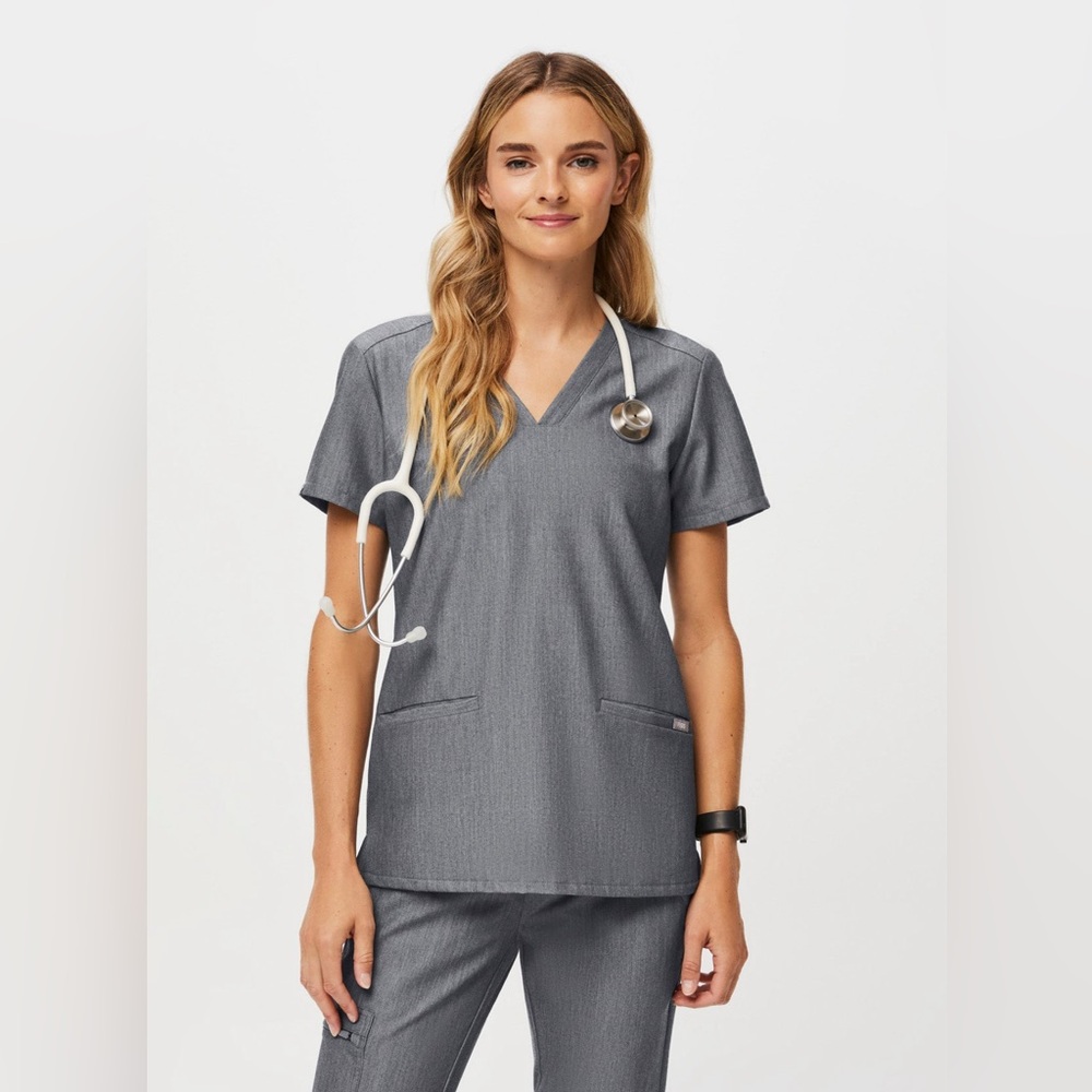 Figs Women’s Casma Three-Pocket Scrub Top Graphite (Size M)